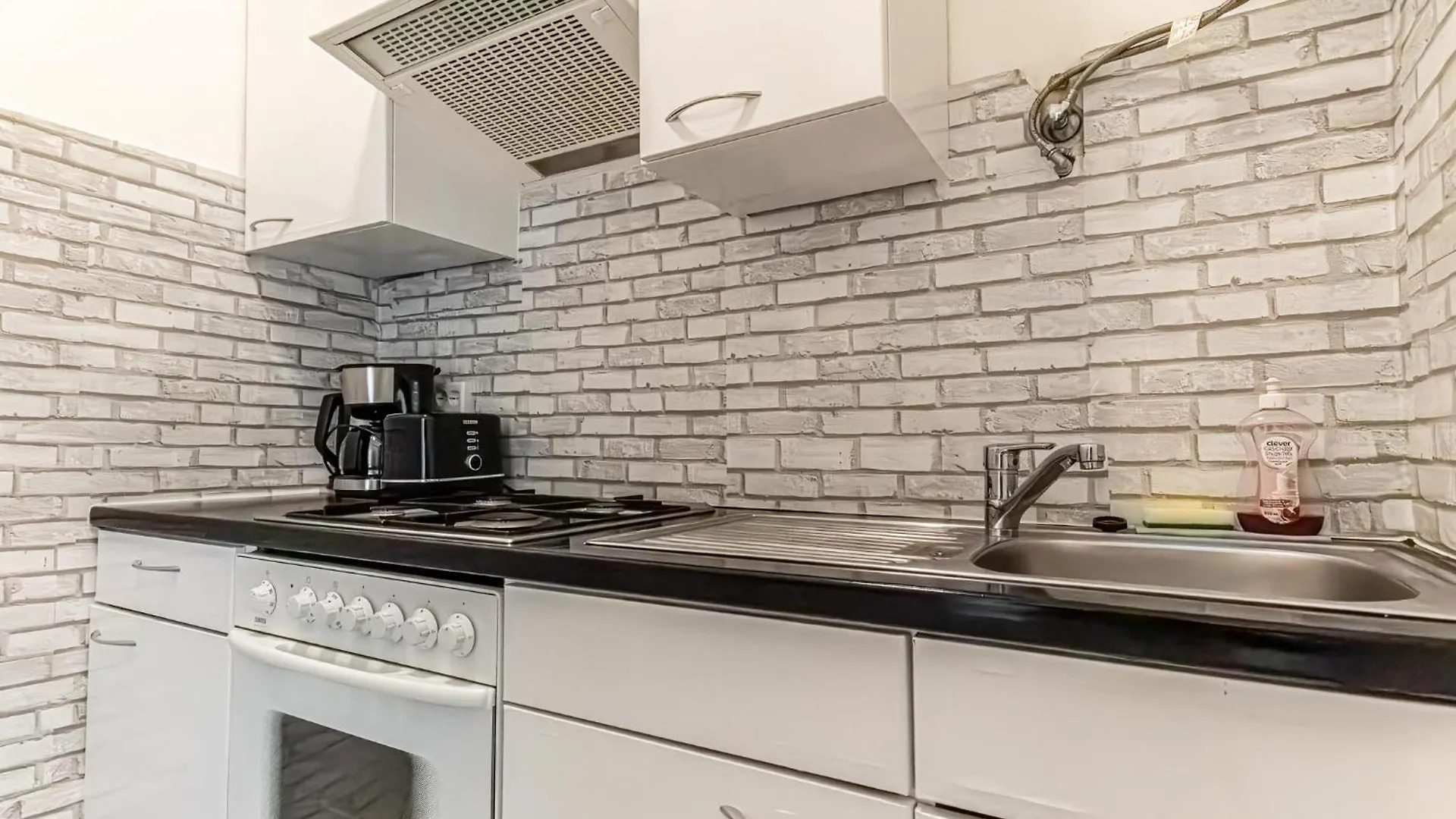 Explore Vienna: 1Br Retreat Near Westbahnhof