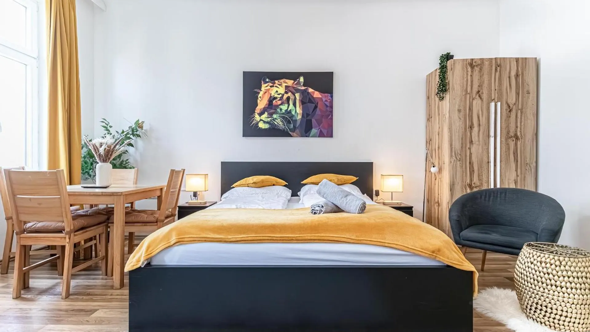 Explore Vienna: 1Br Retreat Near Westbahnhof 0*, Vienna Austria