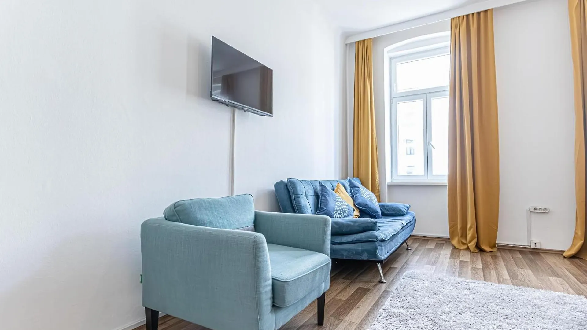 Explore Vienna: 1Br Retreat Near Westbahnhof 0*, Vienna