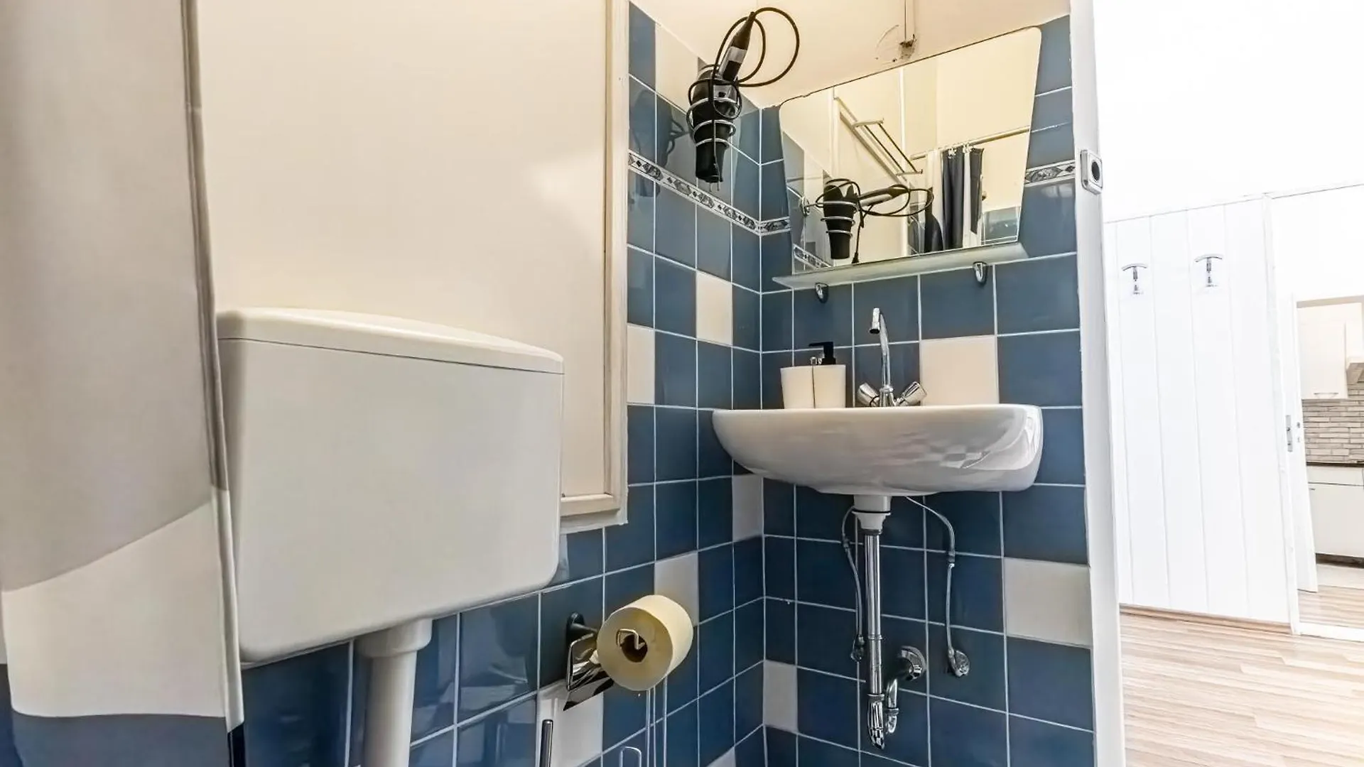 Explore Vienna: 1Br Retreat Near Westbahnhof Apartment